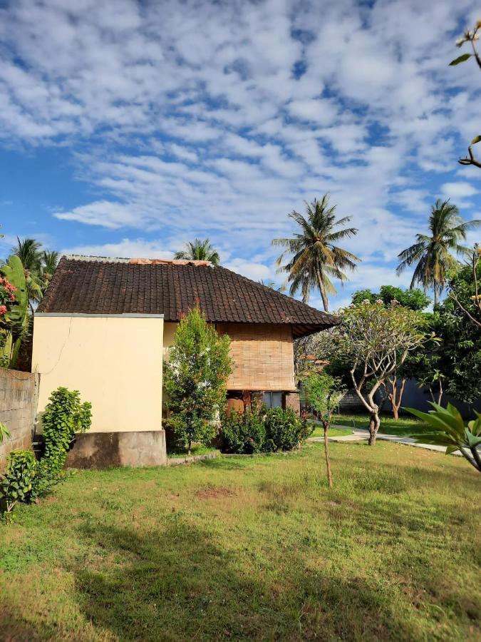 Bumbung Bungalows Амед Экстерьер фото