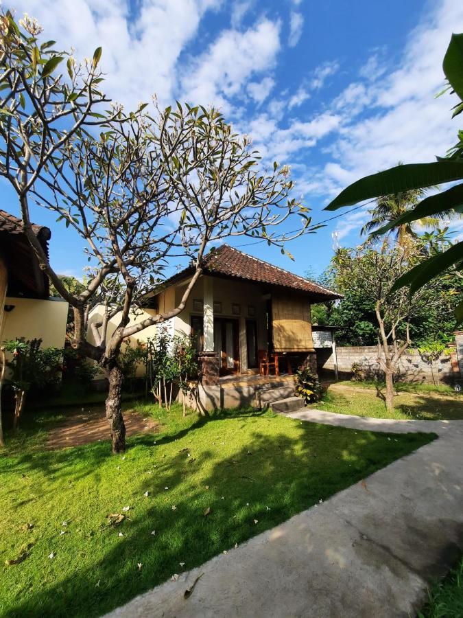 Bumbung Bungalows Амед Экстерьер фото