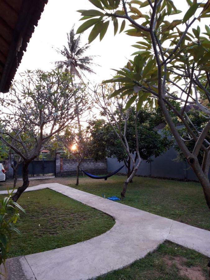 Bumbung Bungalows Амед Экстерьер фото